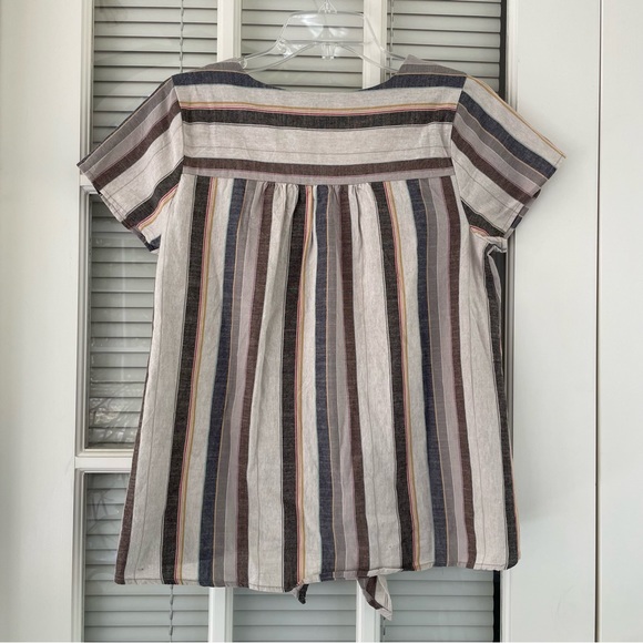 Harper button front top with v neck, tie front, short sleeves. Earth tones. - Picture 4 of 7